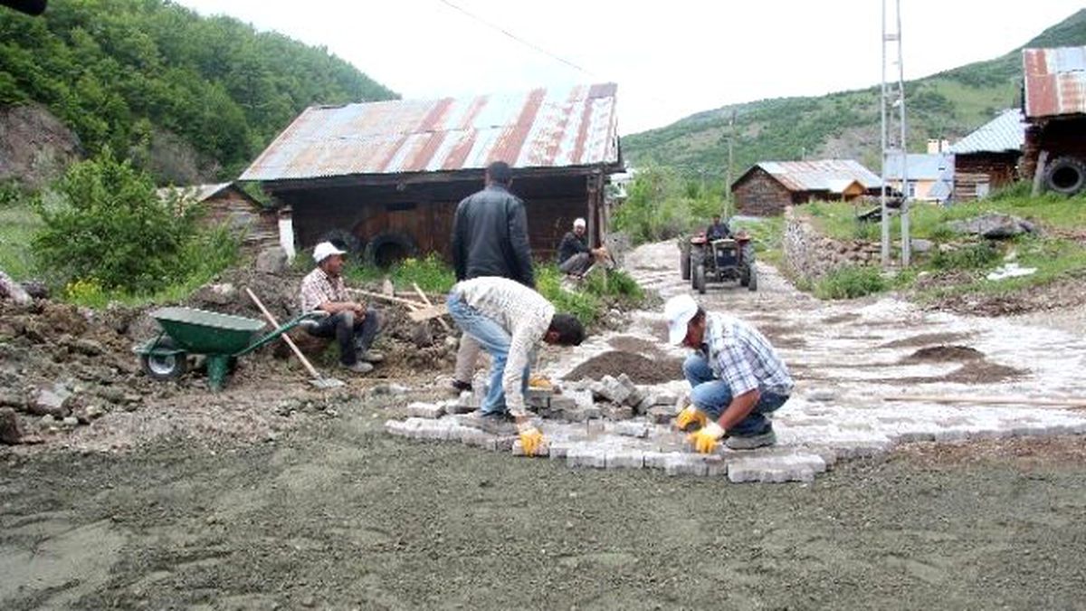 Koyulhisar\'da Alt Yapı Çalışmaları Devam Ediyor