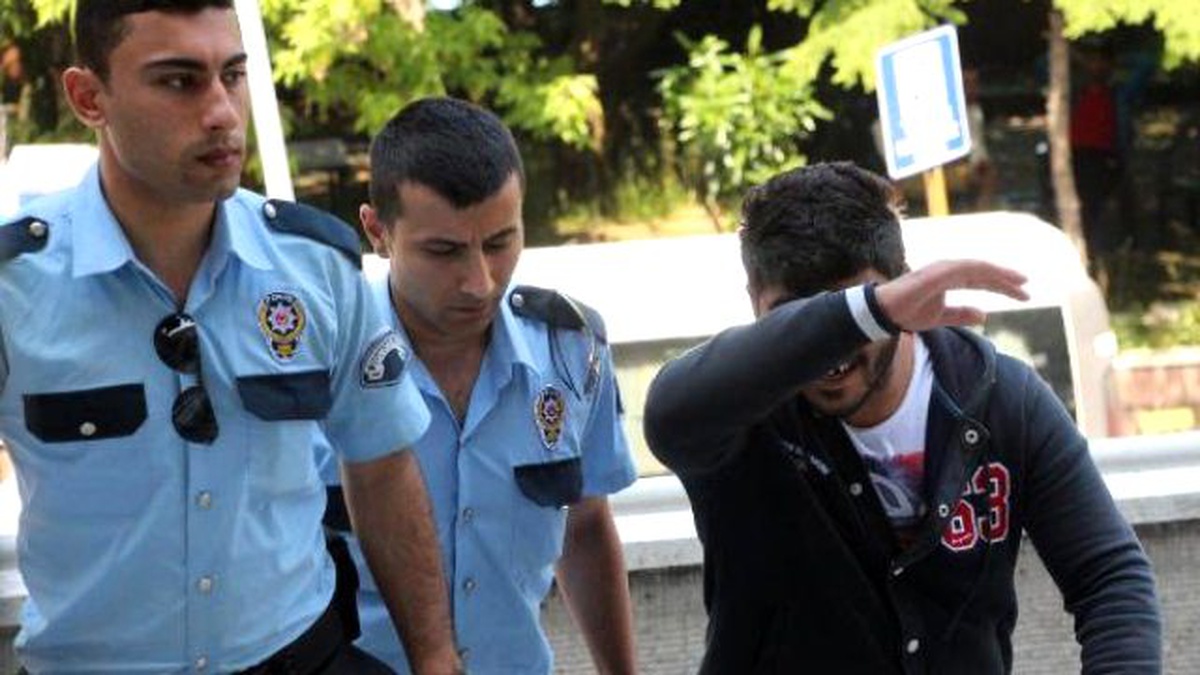 Liselinin Cep Telefonunu Gasp Eden Genç Tutuklandı