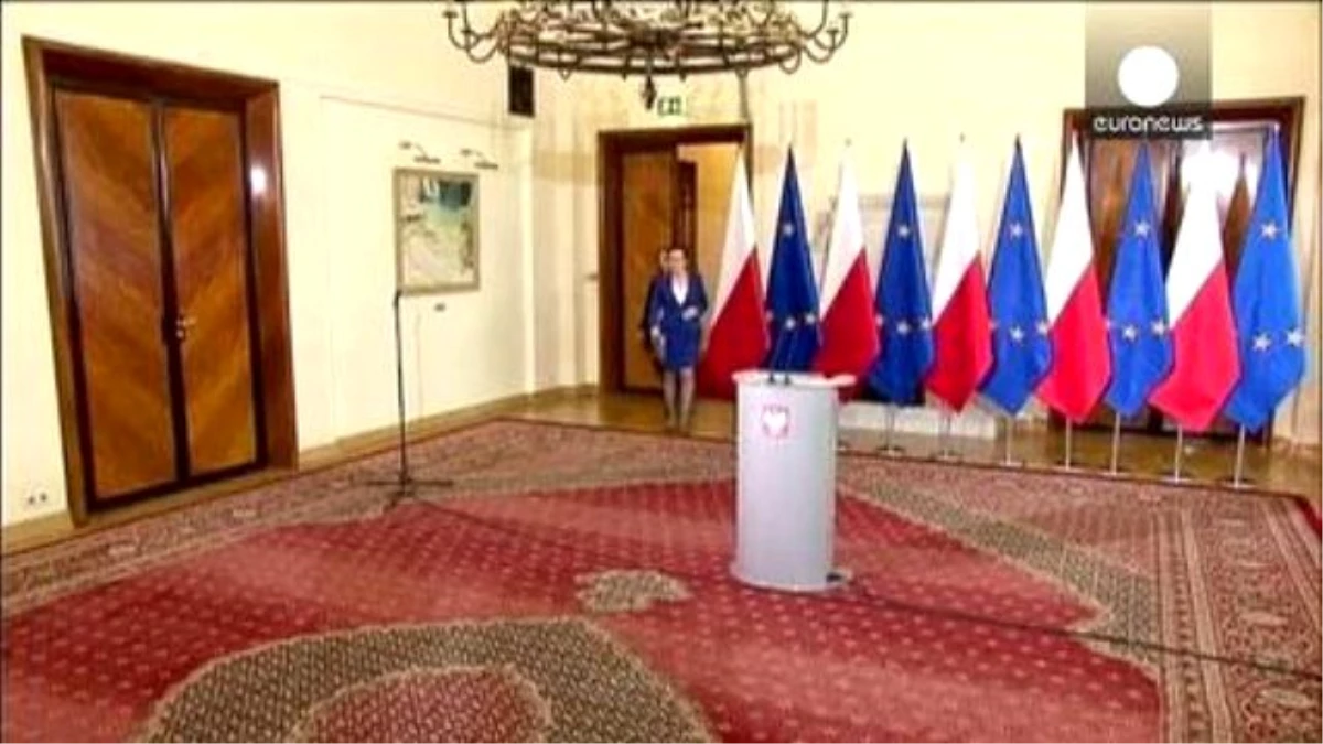 Polonya\'da Telekulak Depremi: Meclis Başkanı ve Üç Bakan İstifa Etti