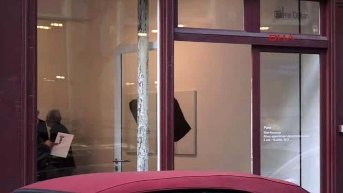 Sanatçı Sibel Kocakaya İlk Sergisini Paris\'te Açtı