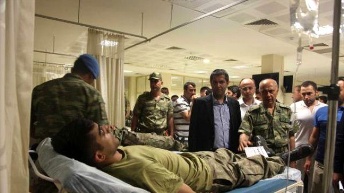Şanlıurfa Vali Vekili Yaralı Askerleri Ziyaret Etti