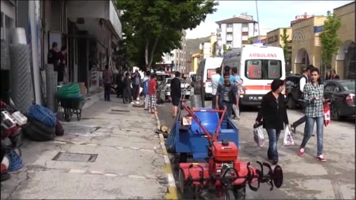 Çankırı'da Sundurma Çöktü: 2 Yaralı