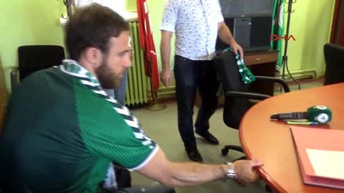 Torku Konyaspor\'un Yeni Transferi Meha 2 Yıllık Sözleşme İmzaladı