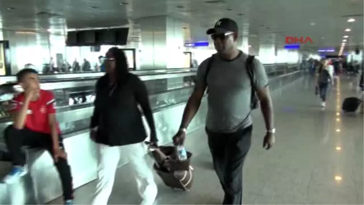 Ünlü Aktör Dennis Haysbert Atatürk Havalimanı\'nda Görüntülendi