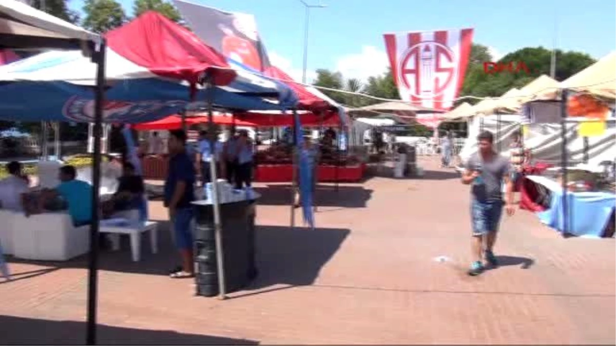 Antalya Meydanı Panayır Alanına Çeviren Festival Valilik Emriyle Kaldırıldı