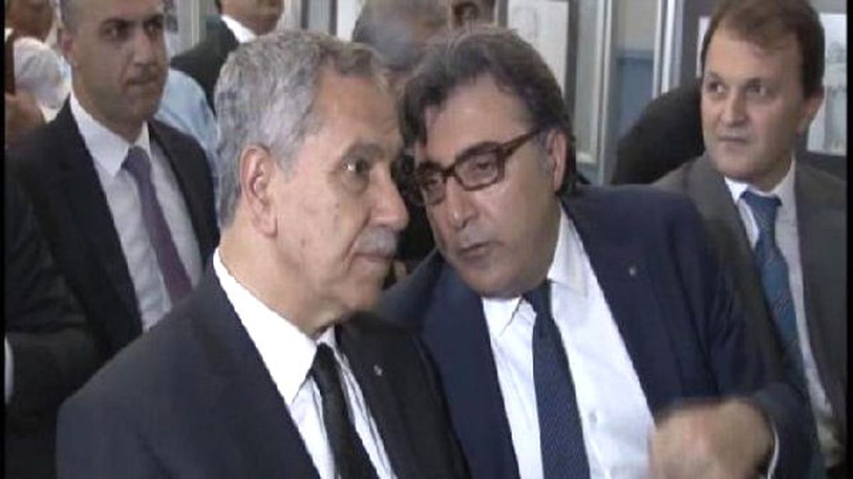 Arınç, Ermeni Lisesi\'nde Karne Dağıttı