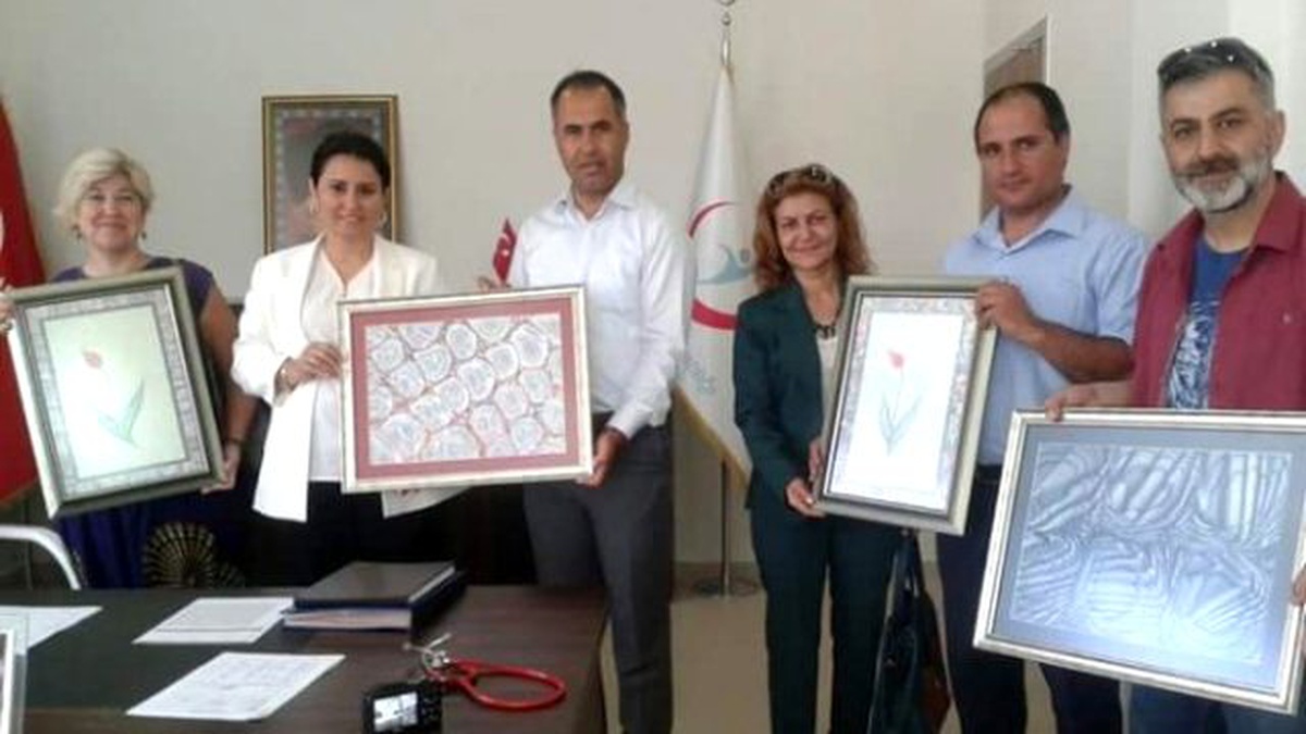 Ayvalık Halk Eğitimi Merkezinden Yeni Hastaneye Ebru Hediyesi