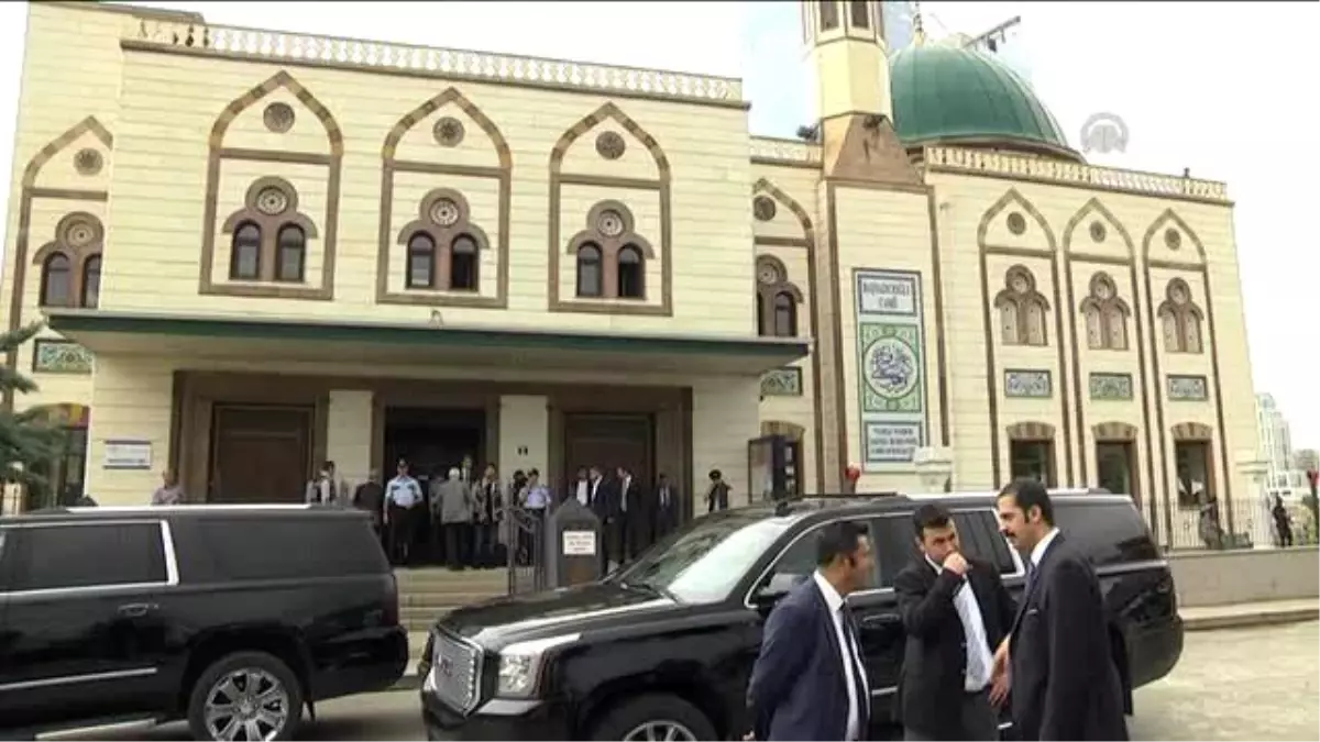 Başbakan Ahmet Davutoğlu Cuma Namazını Başyazıcıoğlu Camii\'nde Kıldı