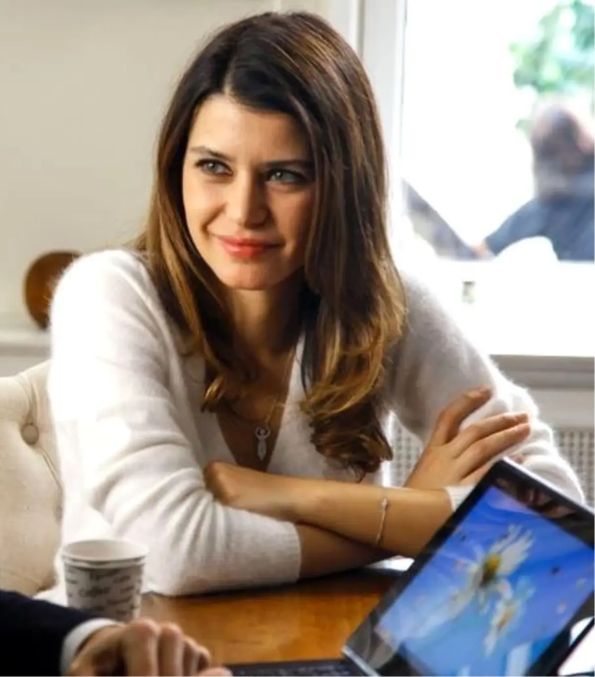Beren Saat Seçim Gününün Birincisi Oldu