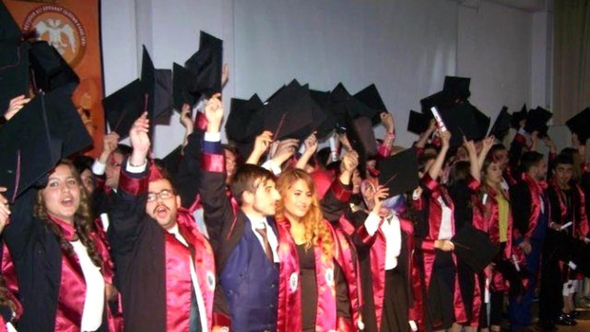 Beyşehir\'de İşletme Fakültesi İlk Mezunlarını Verdi