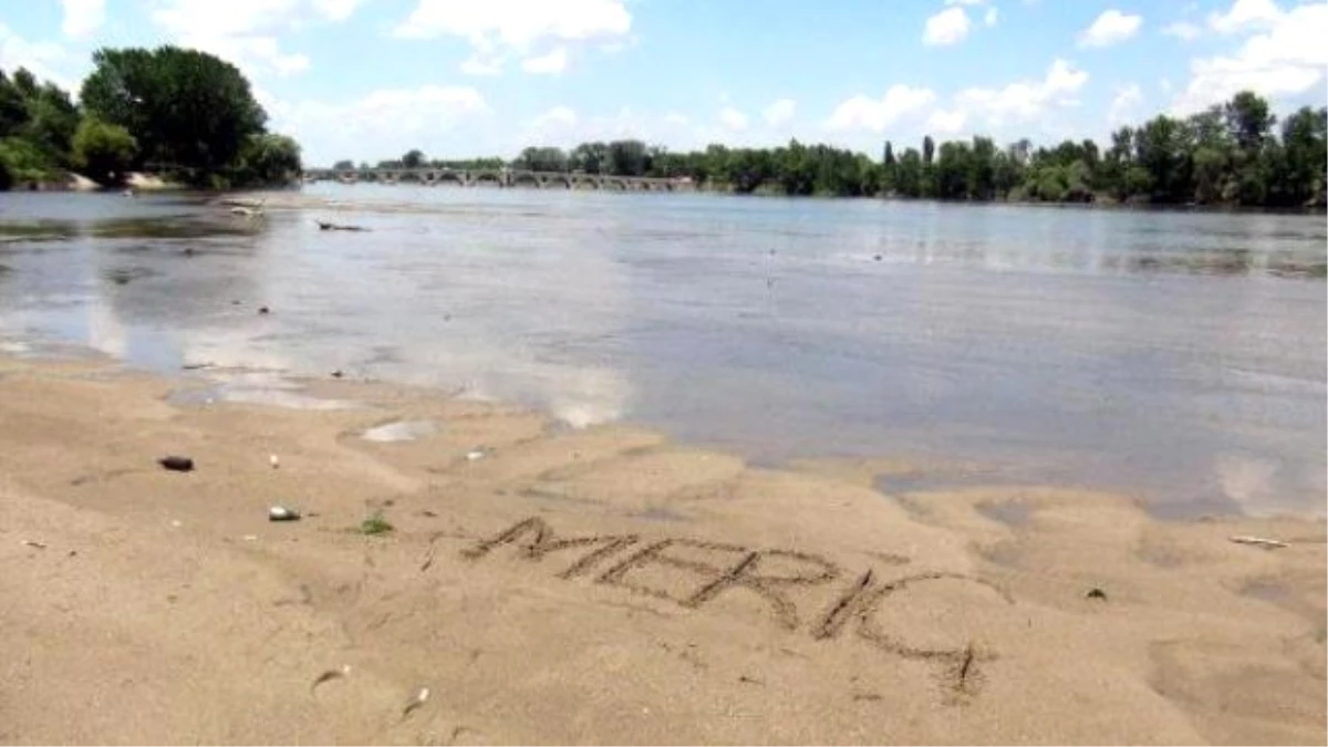 Edirne\'de Nehir Yataklarında Kum Adacıkları Oluştu