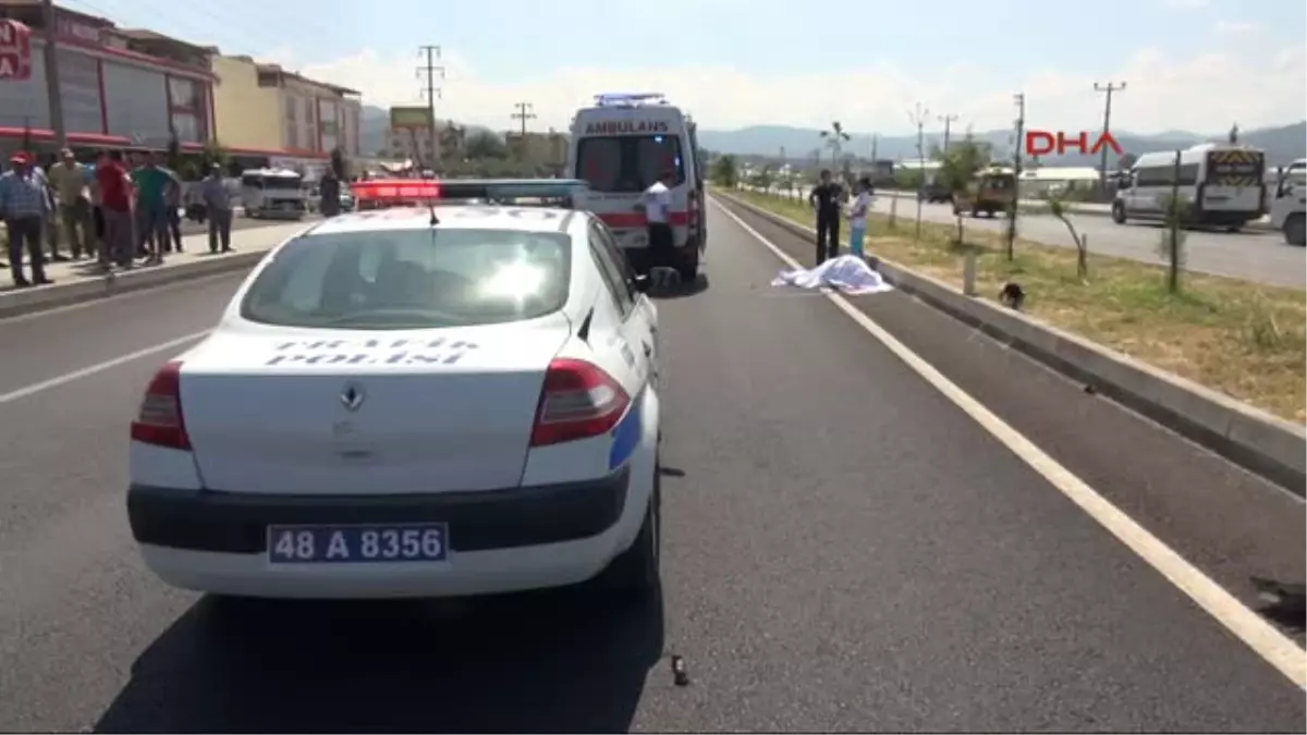 Fethiye Hastaneye Götürülen Oğlunun Peşinden Giderken Çarptığı Motosikletli Öldü