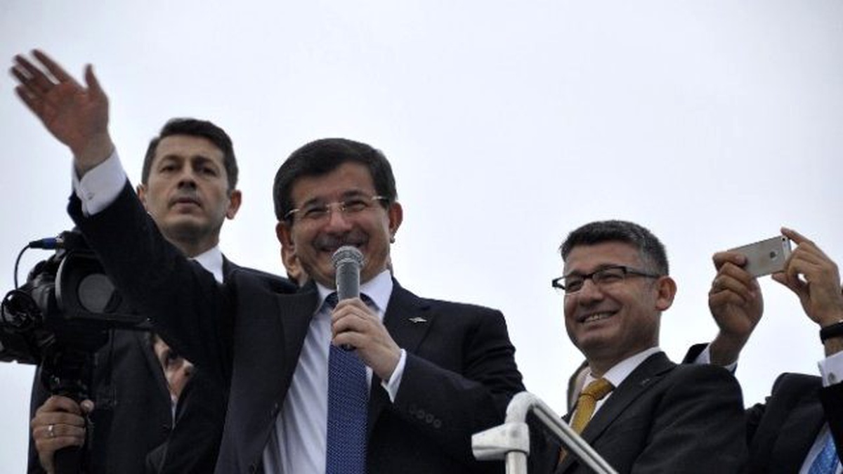 Fikret Yeni: "Ak Parti\'siz Bir Hükümet Kurulamaz"