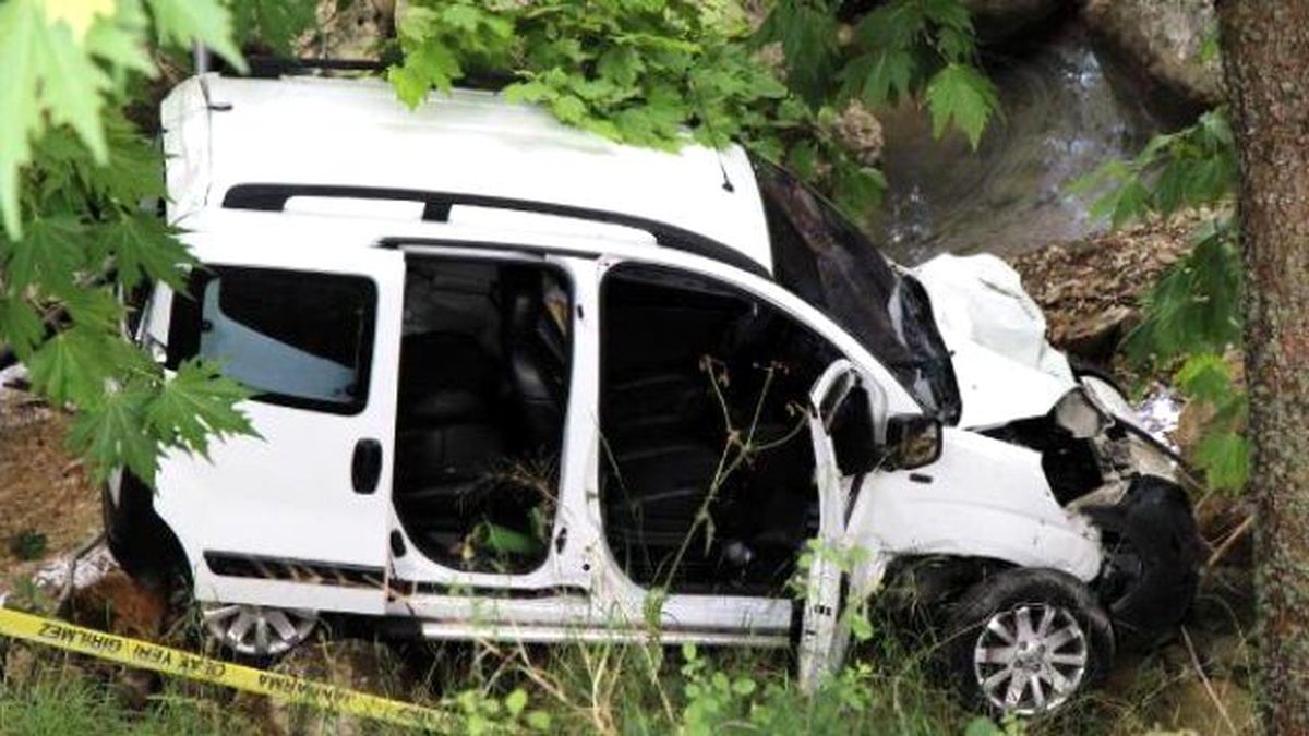 Hafif Ticari Araç Uçuruma Yuvarlandı: 1 Ölü, 1 Yaralı