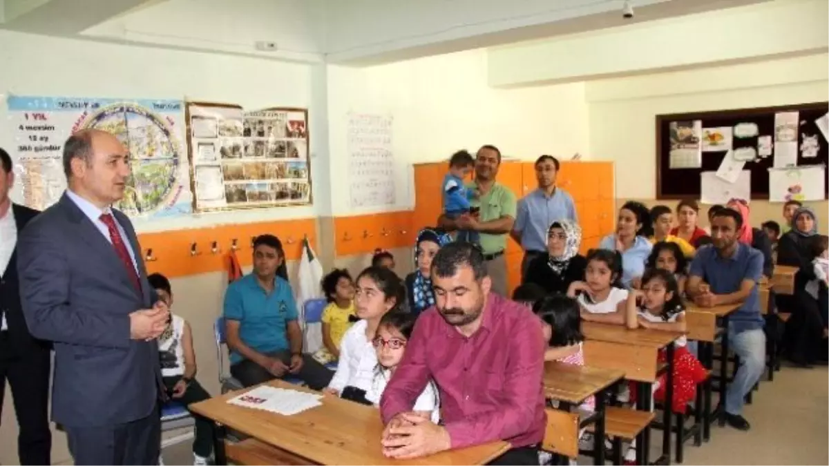 Hakkari İl Genelinde 74 Bin 200 Öğrenci Karne Aldı