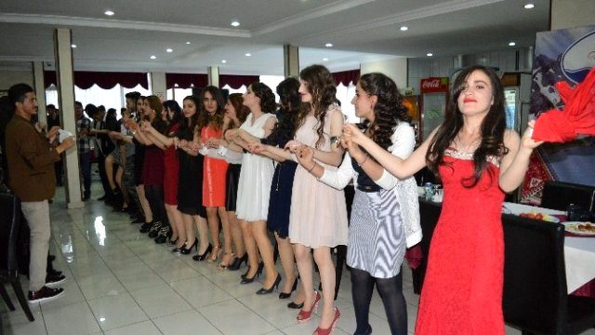 Hakkari Sümbül Anadolu Lisesi İlk Mezunlarını Verdi