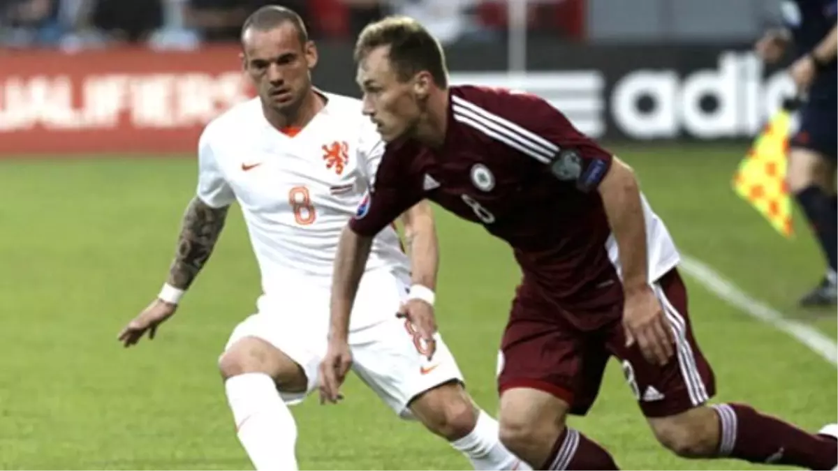 Hollanda, Letonya'yı 2-0 Yendi