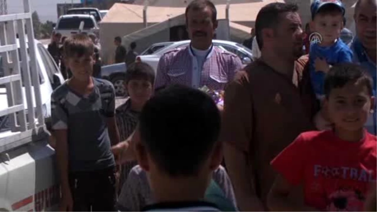 Irak\'ta Çadır Kampta Sünnet Töreni