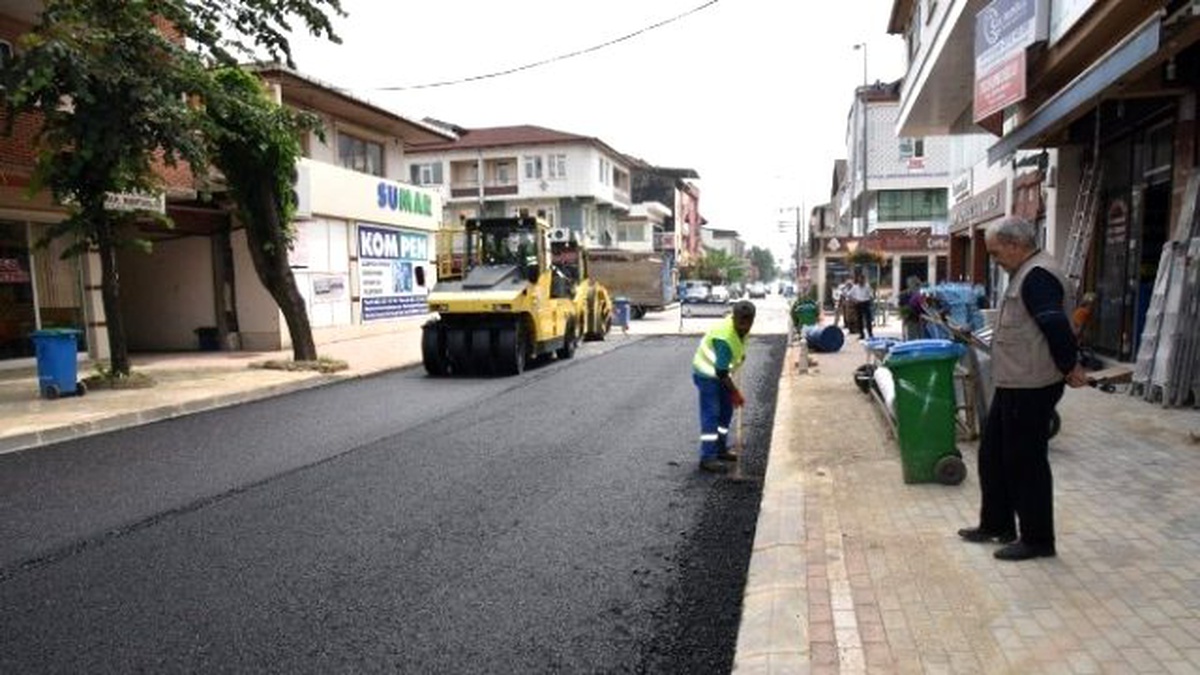 Kartepe\'de Asfalt Çalışması Sürüyor