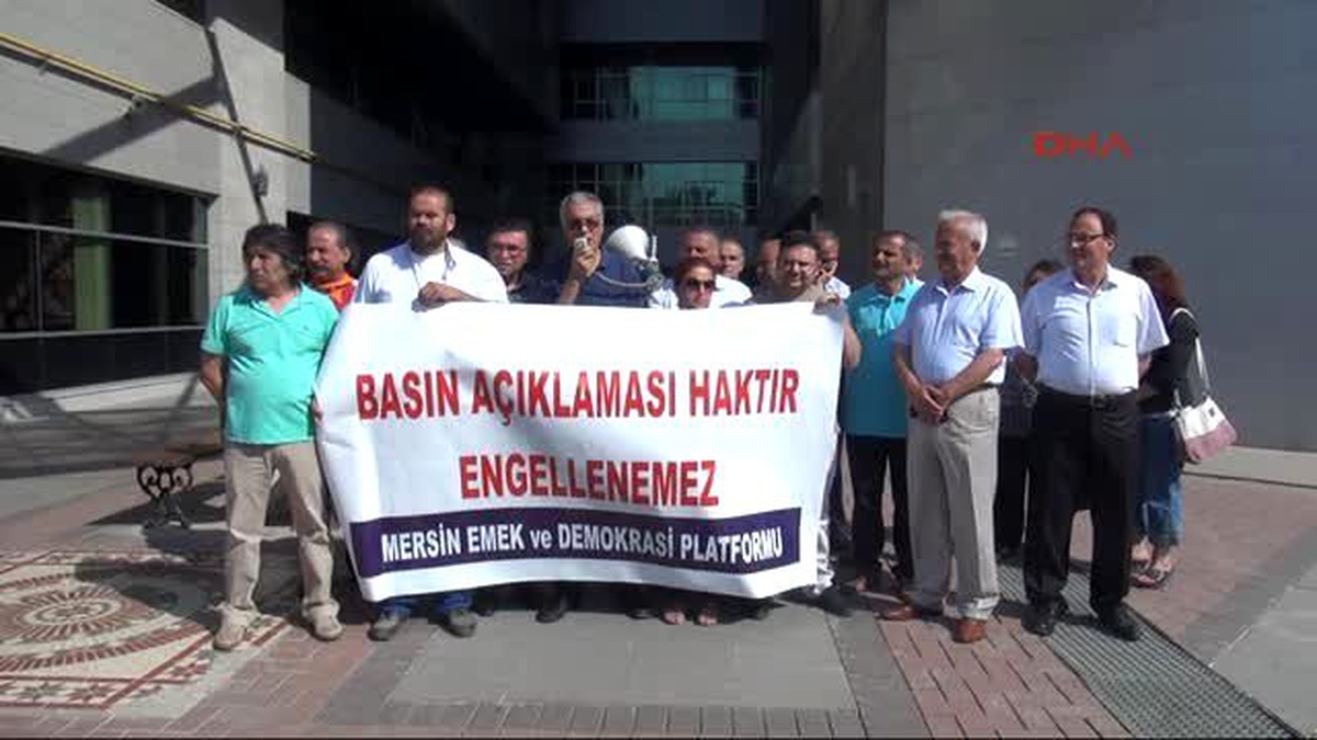 Mersin Gezi\'de Dava Açılan Arkadaşlarına Destek Oldukları İçin Yargılanıyorlar