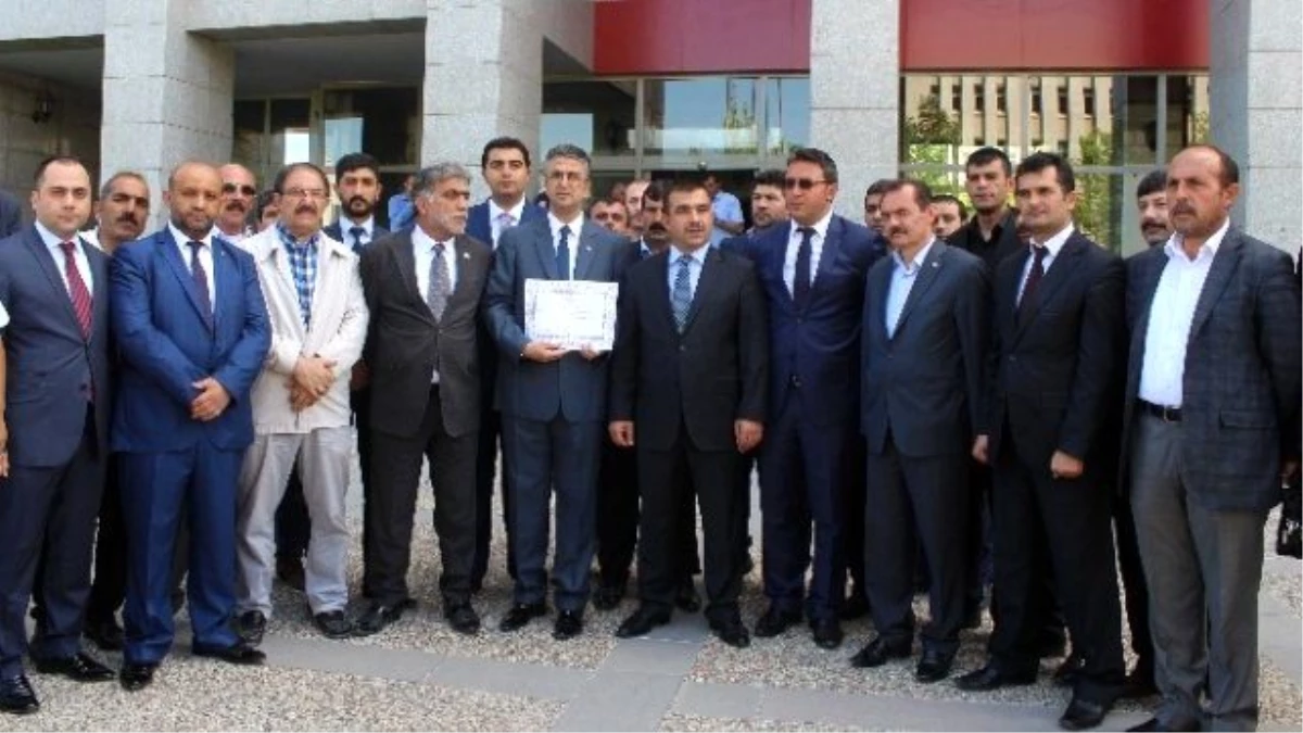 MHP Erzurum Milletvekili Prof. Kamil Aydın, Mazbatasını Aldı