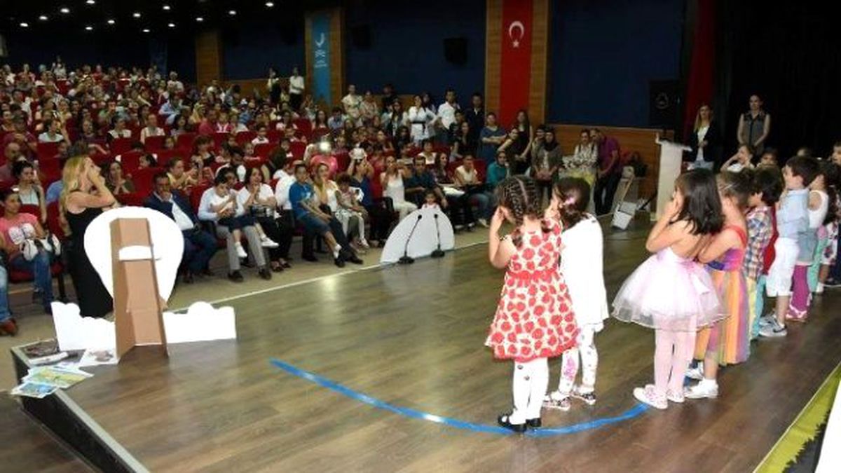 Miniklerin İngilizce Sertifika Heyecanı