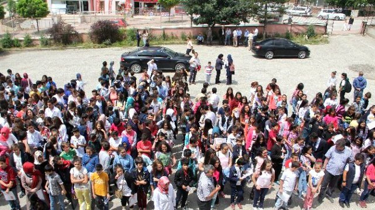Mutluluk ve Gözyaşıyla Karnelerini Aldılar