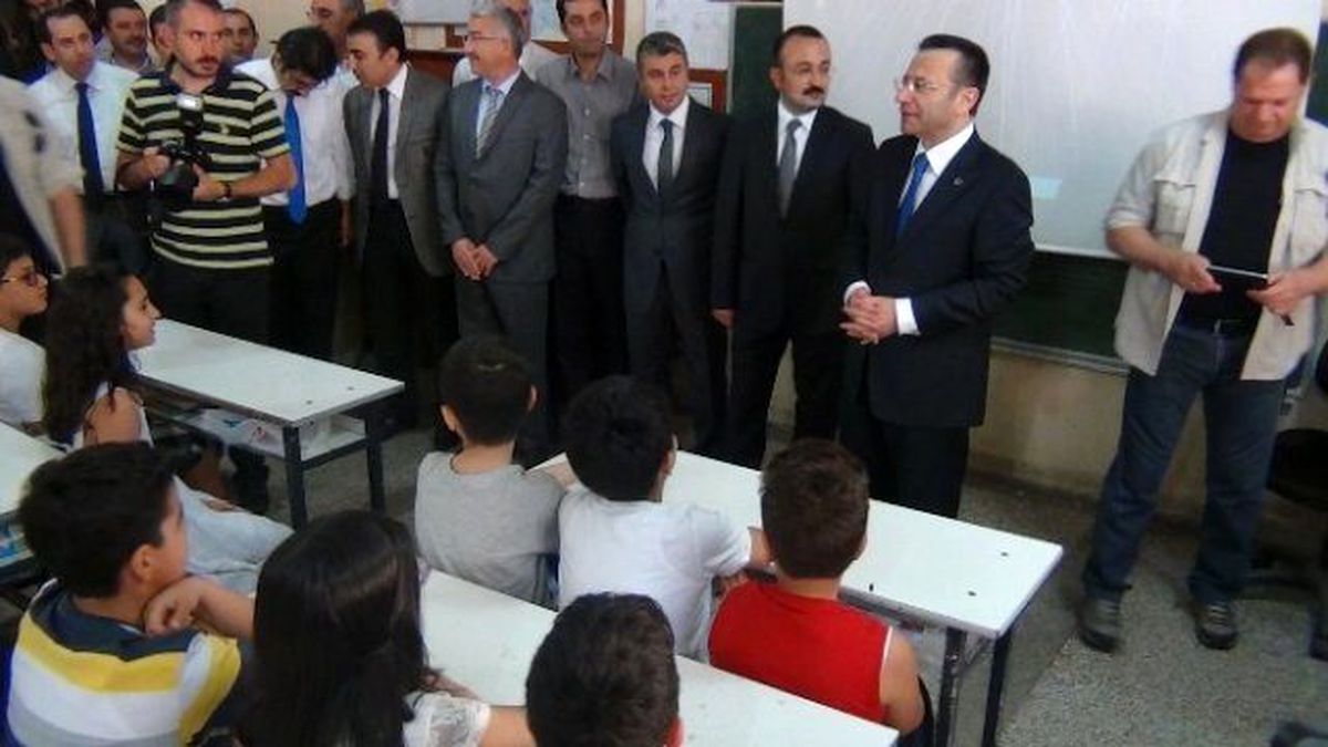 Öğrenciler Karnelerini Validen Aldı