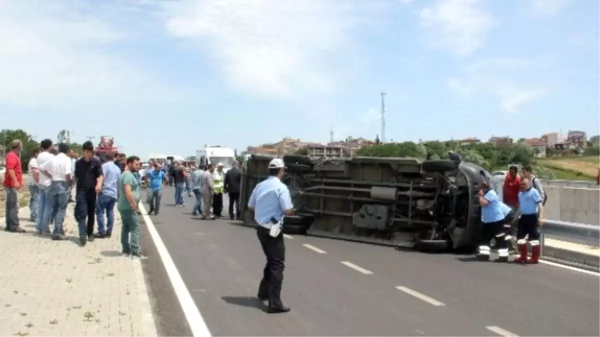 Sinop\'ta Dolmuş Devrildi: 11 Yaralı