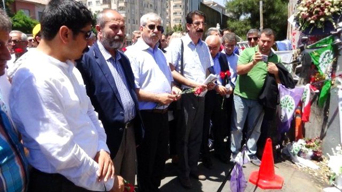 Ankara\'dan Gelen Stk Temsilcileri, Bombanın Patladığı Yerde Açıklama Yaptı