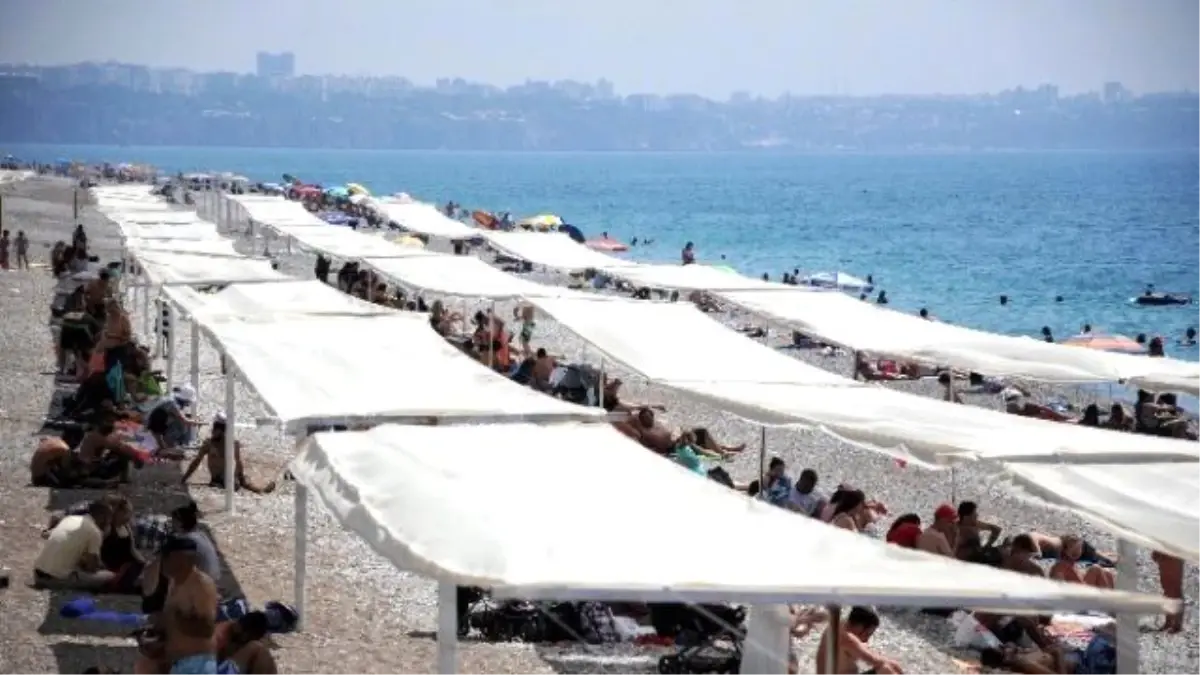 Antalya\'da Plaj ve Su Parklarından Renkli Görüntüler