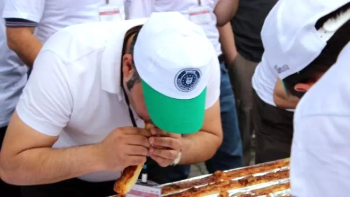 Bursa\'da, 5 Metre Börek Yedi Birinci Oldu