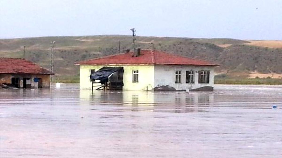 Çankırı\'da Hasat Bekleyen Köylüyü Sel Vurdu