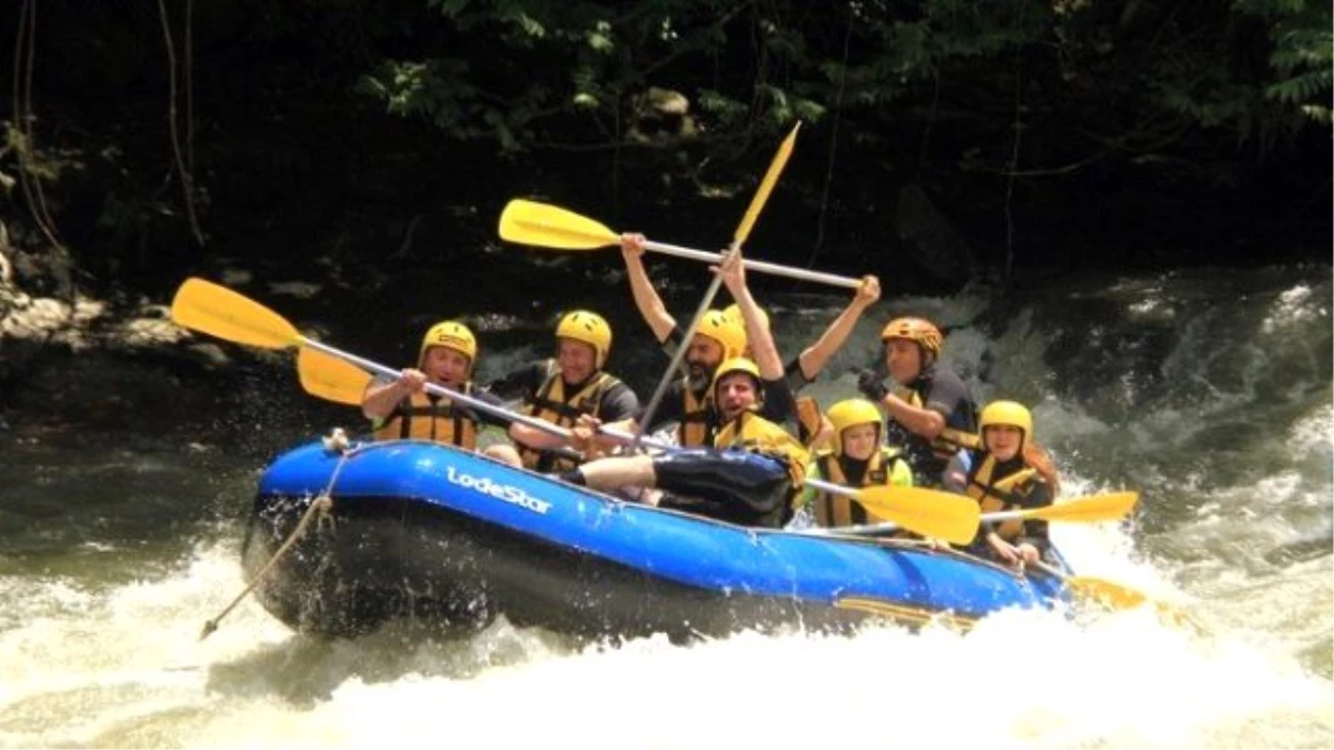 Düzce\'de Beş Ayda 25 Bin Kişi Rafting Yaptı