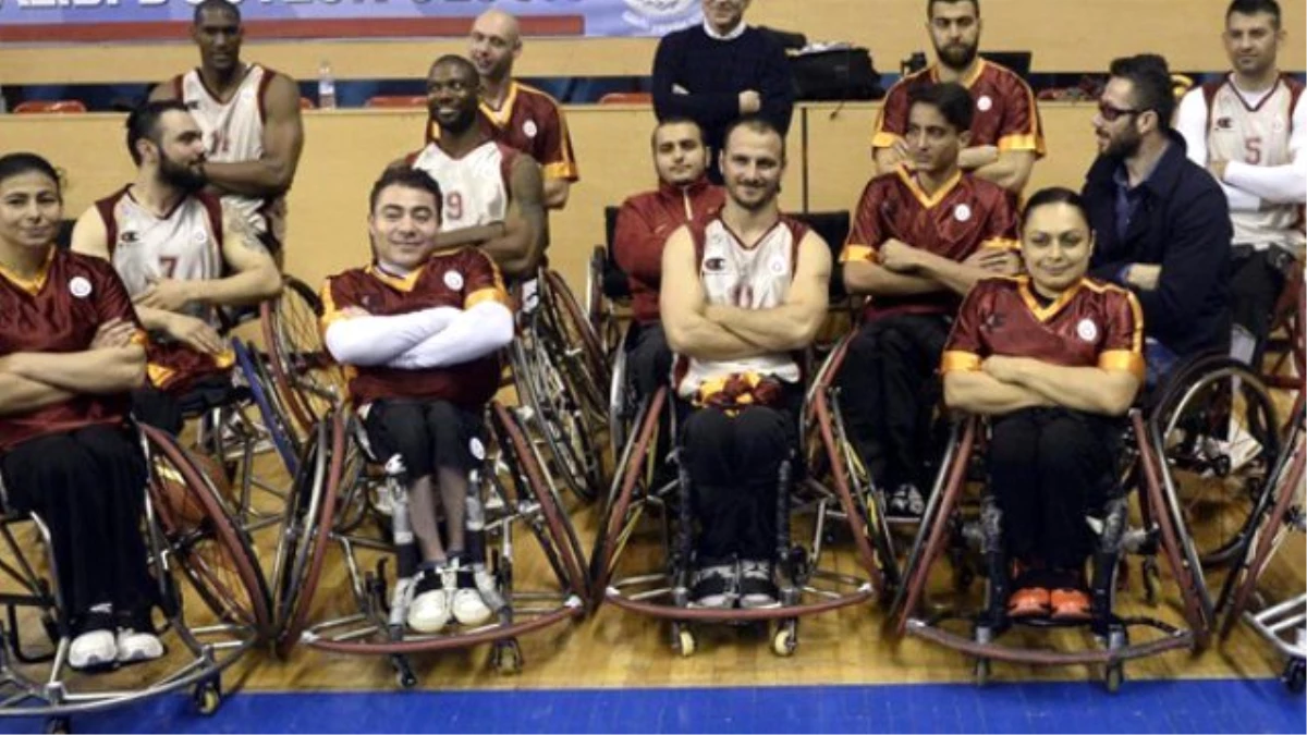 Galatasaray\'ın Tekerlekli Sandalye Takımı Kapının Önünde Kaldı