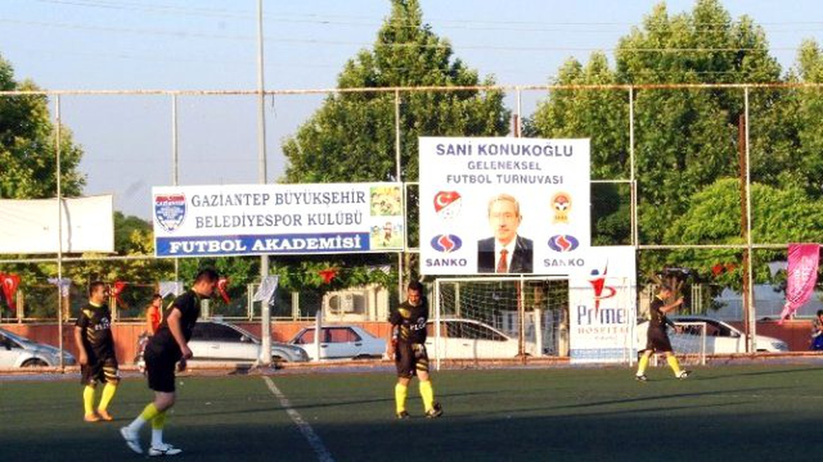 Geleneksel Sani Konukoğlu Futbol Turnuvası