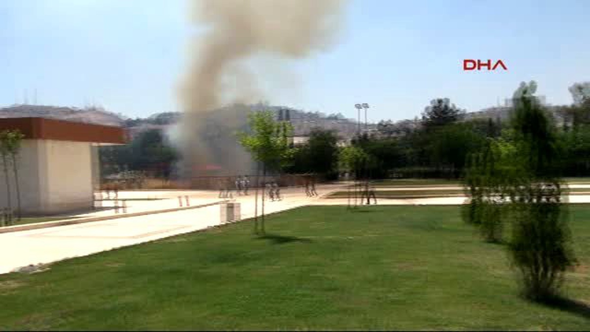 Şanlıurfa Müze Yanındaki Otların Tutuşması Paniğe Yol Açtı