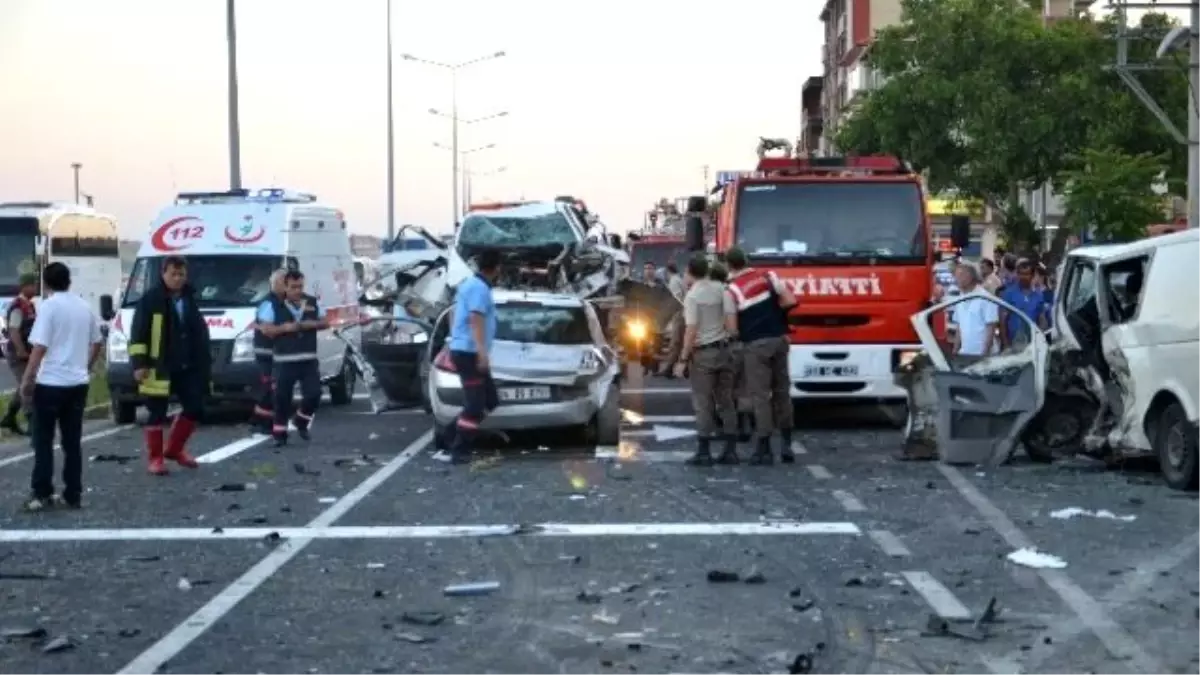 Tekirdağ\'da Zincirleme Kaza: 3 Ölü, 9 Yaralı