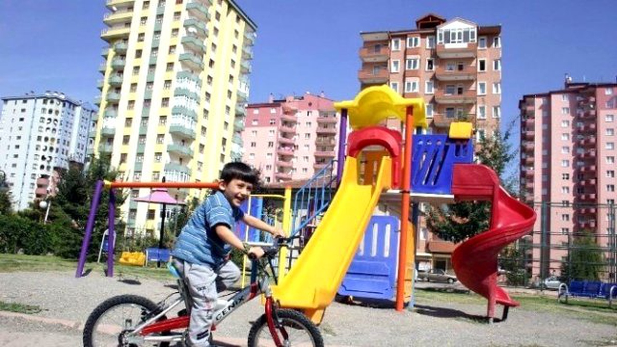 Temiz, Güvenli ve Yeşillikler İçindeki Parklar Çocukları Bekliyor