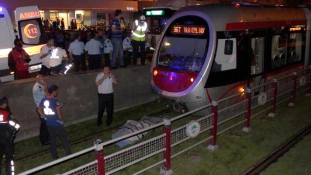 Kayseri\'de Tramvayın Çarptığı Yaya Öldü