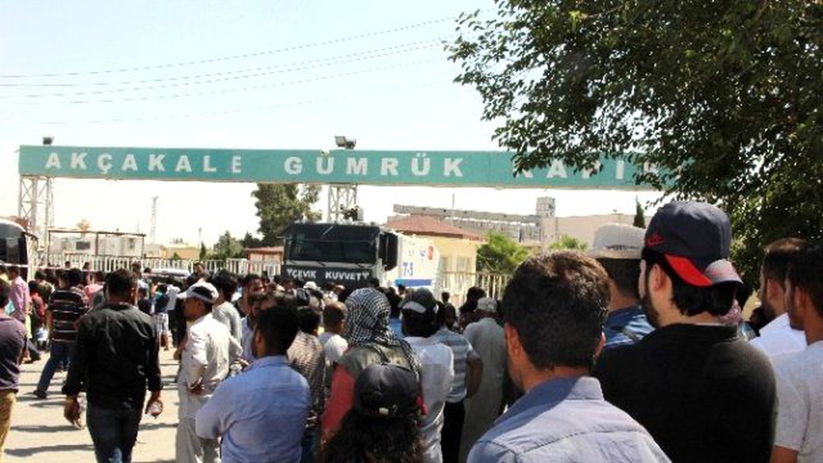 Akçakale Sınır Kapısında Geçiş İçin Hazırlık Başladı