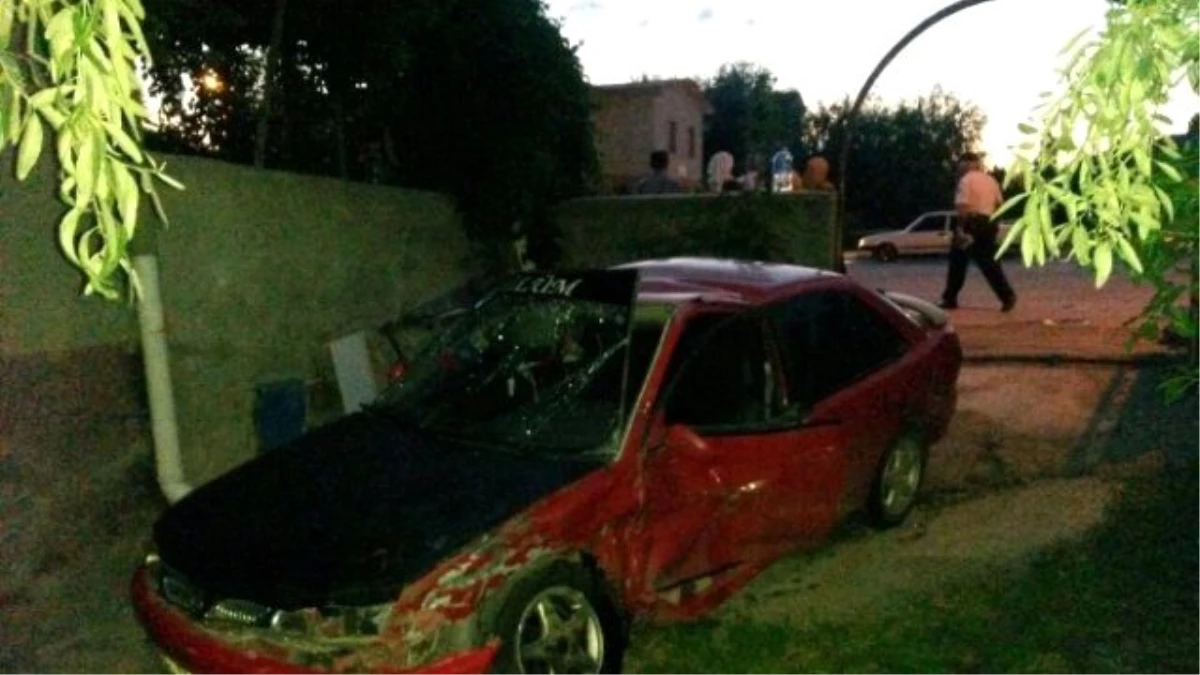 Aksaray\'da Otomobiller Çarpıştı: 5 Yaralı