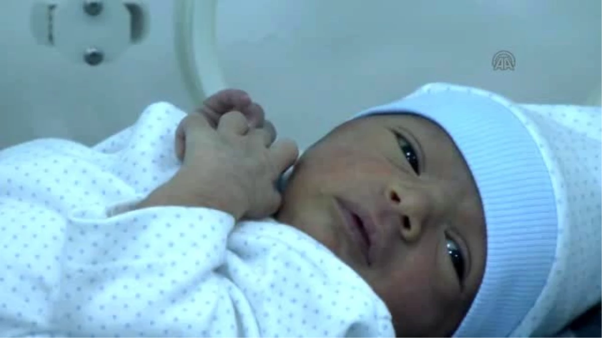 Aram" Bebeğe Hastane Personeli Sahip Çıktı
