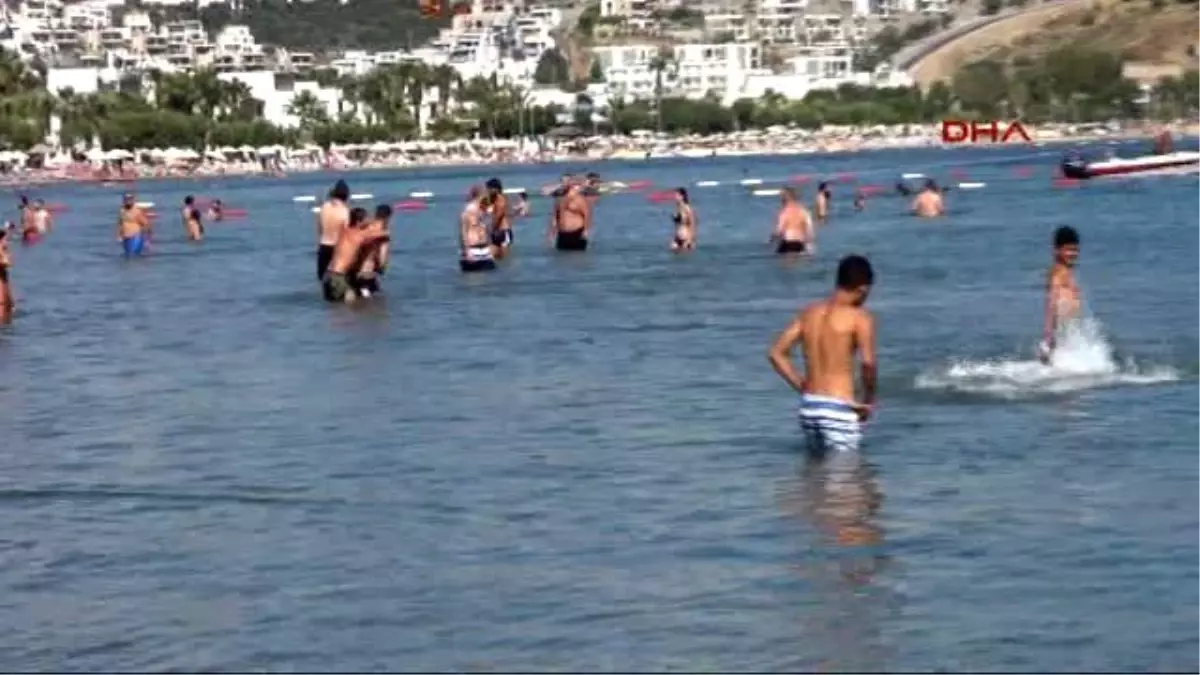 Bodrum Sahilleri Tıklım Tıklım