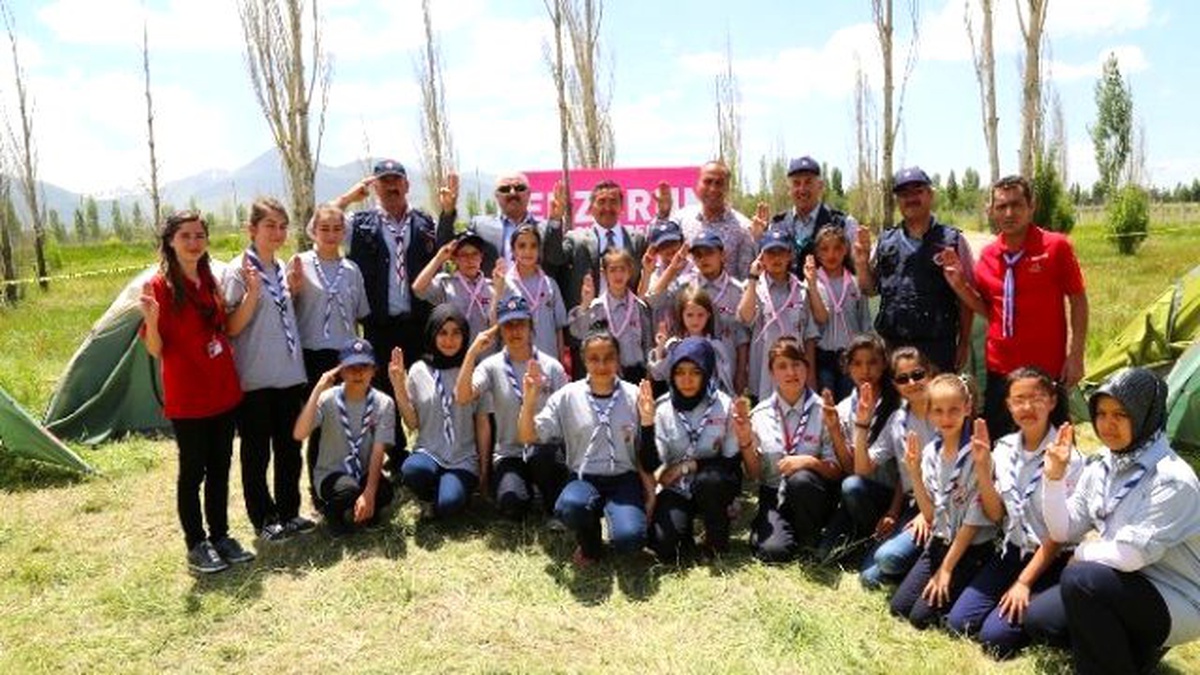 Büyükşehir Belediyesi Yöneticileri İzci Kampını Ziyaret Etti