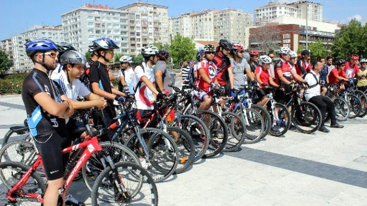 Dünya Çevre Günü\'nde Bisiklet ile Erciyes\'e Çıktılar
