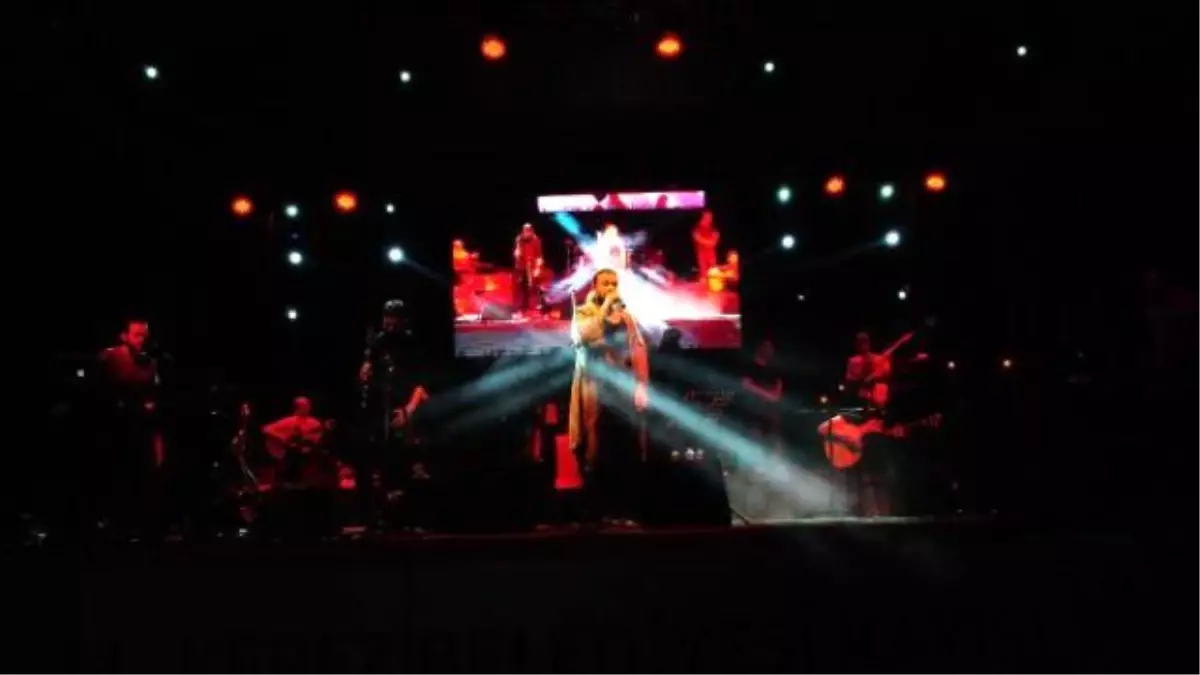 Halil Sezai\'den Kayısı ve Sünnet Şöleni\'nde Konser