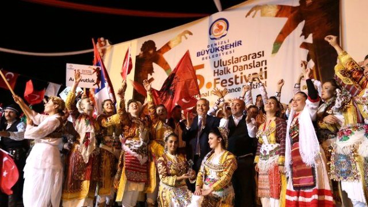 Halk Dansları Festivali\'ne Muhteşem Gala