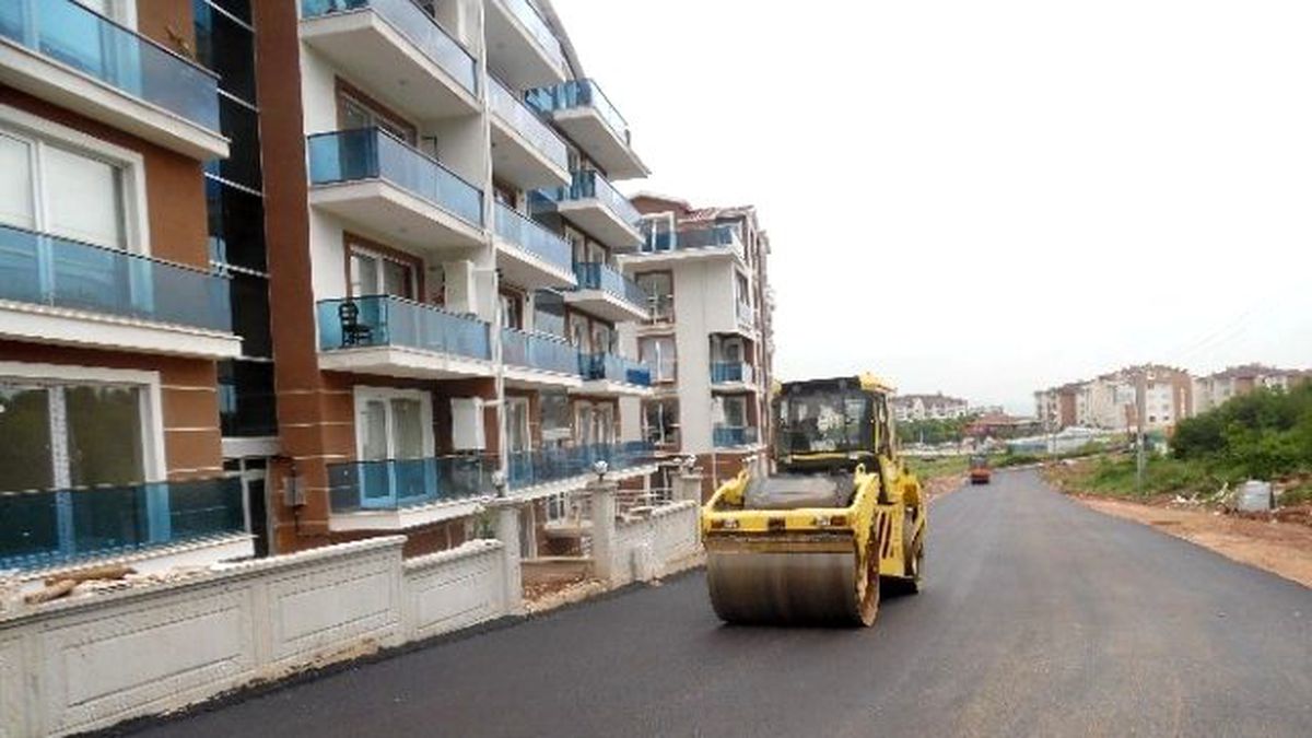 İzmit\'te Asfalt Çalışmaları Devam Ediyor