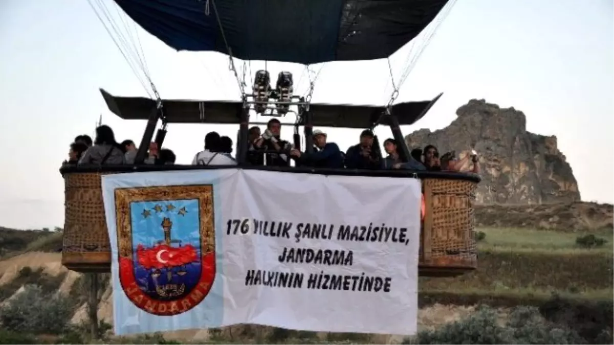 Kapadokya\'da Balonlar Jandarma İçin Havalandı